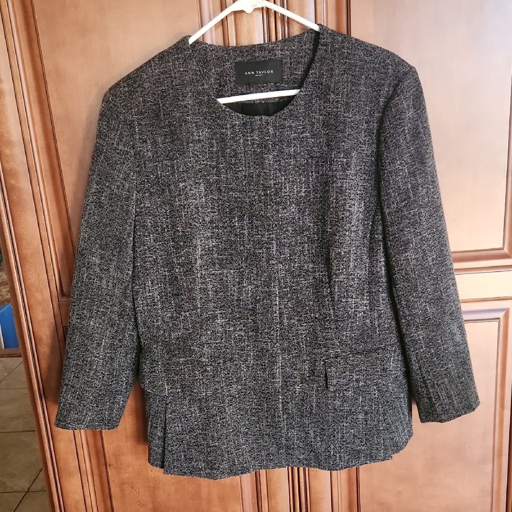Ann Taylor Women's Gray Blazer with 4 buttons.